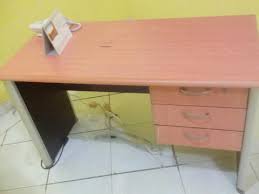 Selain kursi, kamu juga bisa mendapatkan meja kerja terbaik di jualo.com yang biasanya diproduksi oleh ikea atau informa. Terjual Meja Kursi Sofa Macam2 Bekas Kantor Kaskus