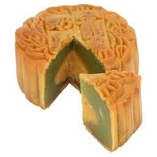 Another year has passed, and the mooncake feasting has begun. Tai Thong Jade Custard Moon Cake 185g Tesco Groceries