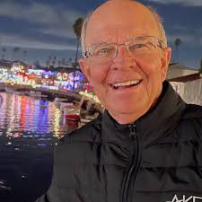 Are there good places to eat and is it safe to walk around in downtown Las  Vegas?