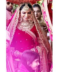 Deepika Padukone Singh Deepveerwedding Deepveerkimehendi Deepikapadukone Deepikawedsranveer Deepveerthin Bruidskleding Indiase Kleding Bruidsmake Up
