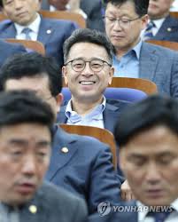 Cлушайте онлайн и cкачивайте песню 김현정의 뉴스쇼 권영철 이철희 평화의 촛불에 발포 떠올렸다니 권영철 대기자 민주당 이철희 의원 размером 16.76 mb и длительностью 12 мин и 44. ì˜ì›ì´íšŒ ì°¸ì„í•œ ì´ì² í¬ ì˜ì› ì—°í•©ë‰´ìŠ¤