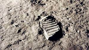 Ufo motion documentaires ovni et paranormal. Avec Quel Pied Armstrong A T Il Fait Le Premier Pas Sur La Lune Ca M Interesse