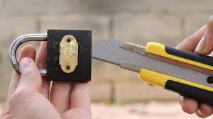 6 easy steps for getting in without a key. How To Pick A Lock Lockpick Open A Door Combination Or Padlock With A Paperclip Or Bobby Pin No Key