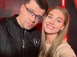 Она успешна в работе, материнстве, личной жизни и других сферах. Harlamov Budet Mstit Asmus Za Skandalnuyu Seks Scenu Zvezdy Womanhit Ru