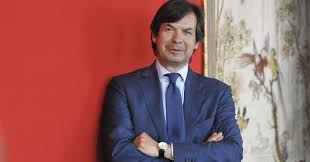 Conti correnti, carta di credito nexi, carta di debito iwcash e prepagata like per i pagamenti su circuiti pagobancomat, maestro, mastercard e visa. Intesa Sanpaolo Presenta Exclusive La Nuova Carta Di Credito Per I Clienti Premium La Mescolanza