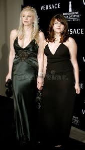 See more ideas about frances bean cobain, kurt and courtney, france. Courtney Love Und Frances Bean Cobain Redaktionelles Stockbild Bild Von Salonlowe Dame 52182489