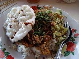 Nasi Lengko Nggak Lengkap Rasanya Kalau Pulang Ke Cirebon Tapi Nggak Sempat Makan Nasi Lengko Nasi Lengko Ini Terdiri Dari Tahu Goreng Makanan Nasi Timun