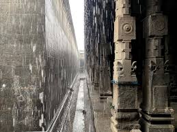 Thillai Natarajan Temple. The Corridors.