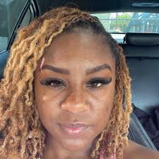 Chloe Wright (@UniquePariis) • Facebook