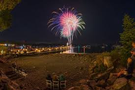 Local businesses, the shops at heavenly village, organizers, citizens and the south lake tahoe lodging association have come together to raise money to produce a clean, smaller, breathtaking fireworks display from the top of the michael laub building at stateline, nevada in the casino corridor. North Lake Tahoe Labor Day Activities North Tahoe Business Association