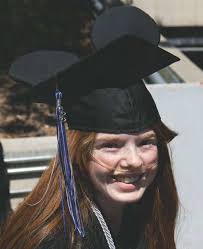 Graduates begin new life chapter