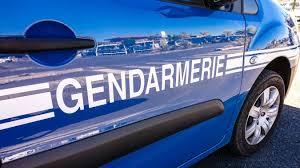 En utilisant internet pour chercher. 9adan0wymcdaim