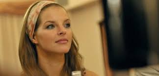 43 changes zack snyder made to justice league that turned it into basically a different movie. Yvonne Catterfeld Spielt Mit Serienstar Klischee