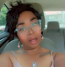 Stephanie Michelle Oshodi (36) born November 1, 1980 in Evansville, IN to  Kathy Hawkins and Tokundo Oshodi passed away while at Deaconess Hospital