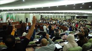 Le président de la commission est payé 27 903,32 € brut par mois (soumis à l'impôt communautaire), plus une indemnité mensuelle de logement. Algerie Le Gouvernement De Abdelaziz Djerad Apres Le Remaniement Encadre