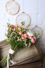 Los arreglos florales logren una perfecta armonización con el resto de la decoración de tu boda elegante. Arreglos Florales Originales De Arbolande
