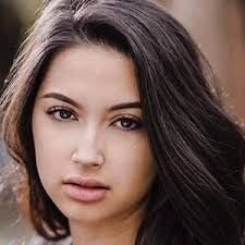 Kayla Heller's Instagram, Twitter & Facebook