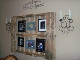 This is not limited to only 4 x 6 inch photographs, as you can put any size you want on the pallet. Pallet Used To Frame A Group Of Pictures Pallet Wall Decor Wood Pallet Wall Decor Pallet Decor