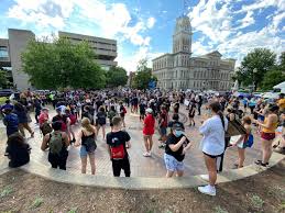 Reports of shots fired at jefferson square park came in around 9:00 pm on saturday (local time), louisville metro police said in a statement, followed by calls that the jefferson county sheriff's. Mandy Mclaren On Twitter At Jefferson Square Park In Louisville Where There S A Couple Hundred People Gathered To Listen To Speeches My Heart Keeps Changing My Heart Keeps Vibrating As I M Out