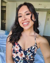 Jennifer Perales's Instagram, Twitter & Facebook