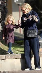 Blanchett's representatives earlier appeared to confirm the news to the australian women's weekly publication, and blanchett was spotted cradling the baby at sydney international airport. Pin On De Sterren