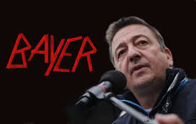 A magyar időkben nem kaphatta más a békemenetre való toborzás nemes feladatát, mint bayer zsolt.a rendezvény kezdeményezője, a fidesz alapítója szerdai vezércikkében felmondja a leckét.az ő világképében vannak ők, és vannak a mások. Elhatarolodok Magamtol