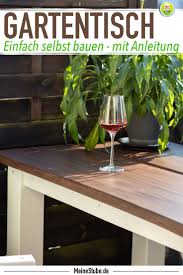 Gartentisch Selbst Bauen Mit Baumkante Diy Meinestube In 2020 Gartentisch Holztisch Selber Bauen Gartentisch Selber Bauen