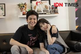 Saat berperan sebagai istri di dua garis biru, zara masih berusia 16 tahun. Di Luar Ekspektasi 5 Alasan Kamu Harus Nonton Film Dua Garis Biru