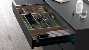 le rangement parfait pour les couteaux cuisine moderne design de cuisine moderne rangement tiroir cuisine