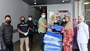 Seni lukis merupakan seni yang menuangkan seluruh kreatifitas seniman pada bidang 2 dimensi, misalnya seperti kertas, papan, kanvas, dan lain lain. Fakulti Seni Lukis Dan Seni Reka Fssr Uitm News Hub