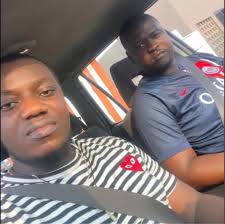 Eric Bailly accueilli comme un prince à Abidjan (au stade Robert Champroux  de Marcory ) après avoir signé à Manchester United .......