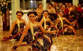 Kumpulan tarian daerah dan asalnya di indonesia berserta dengan gambar dan properti yang digunakan dalam tarian tradisional / tari daerah lengkap. 25 Tarian Daerah Terbaik Berikut Gambar Properti Maknanya