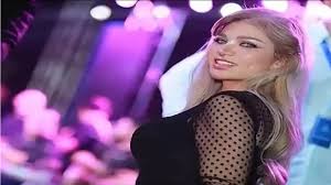 حلت الفنانة التشكيلية ياسمين الخطيب، ضيفة على برنامج شيخ الحارة، عبر فضائية القاهرة والناس، مساء اليوم السبت، وكشفت الخطيب، السبب وراء عدم اعتراف المخرج خالد يوسف بزواجه منها حتى الآن، مؤكدة أن لديه مواءمات عائلية. Ù„Ø¹Ù†Ø© Ø²ÙˆØ§Ø¬ ÙŠØ§Ø³Ù…ÙŠÙ† Ø§Ù„Ø®Ø·ÙŠØ¨ ØªÙ‚ØµÙ… Ø¸Ù‡Ø± Ø´ÙŠØ® Ø§Ù„Ø­Ø§Ø±Ø©