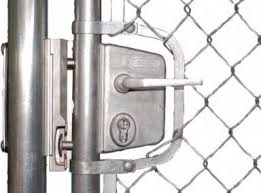 Players can use the chain link fence as a decoration. Get Beautiful Fence And Gate Design Ideas Opinion Hoover Fence Hfc Brt Page Gate Locks Chain Link Fence Gate Gate Latch