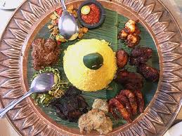 Laksa merupakan makanan yang sangat popular di malaysia.biasanya ada dua jenis , iaitu mee dan mee hoon ,rasanya pedas , china dan indonesia juga dapat berjumpa makanan ini. Makanan Halal Pelbagai Kaum Yang Umphhh Di Singapura Destinasi Mstar