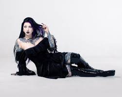 These photos just make me realize I have more space for tattoos than I  thought😂🦇 📸 by the amazing @lindsphoto • • • altstyle gothstyle  gothicmakeup tattooedgirls splitdye