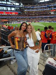Amigas e rivais: 'Wags' de jogadores de Portugal e Espanha mostram amizade no estádio independente de rivalidade