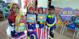 Setiap tahun pelbagai aktiviti dianjurkan untuk menyambut bulan kemerdekaan. Amani Pertandingan Baju Bendera Sempena Hari Merdeka Sis Gee