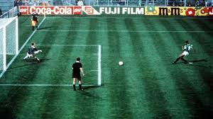 احمد شوبير (اسم كامل:احمد عبدالعزيز شوبير), اتولد 28 سپتمبر 1960, ده لعيب كوره قدم مصرى معتزل, لعب مع نادى طنطا و الاهلى, وبرضه لعب مع الفريق المصرى وشارك فى بطولات كتيره. Ø¨Ø¹Ø¯ 30 Ø¹Ø§Ù… Ø§ Ø£ÙŠÙ† Ø°Ù‡Ø¨ Ù†Ø¬ÙˆÙ… Ø¬ÙŠÙ„ Ø§Ù„ÙØ±Ø§Ø¹Ù†Ø© ÙÙŠ Ù…ÙˆÙ†Ø¯ÙŠØ§Ù„ 1990