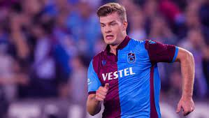Trabzonspor, i̇ngiltere premier lig takımlarından cyristal palace'dan kiralık olarak transfer ettiği norveçli forvet oyuncusu alexander sörloth ile sözleşme imzaladı. As Monaco Make Surprise Offer For Crystal Palace Flop Alexander Sorloth 90min