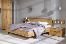 Nicht nur die funktionalität des bettes ist entscheidend, sondern auch das design. Hulsta Fena Holzfurniertes Bett In Naturtonen Mobel Letz Ihr Online Shop