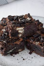 Super Saftige Oreo Kirsch Brownies Mit Weissen Schokostuckchen Rezept Schokostuckchen Kuchen Und Torten Saftige Brownies Rezept