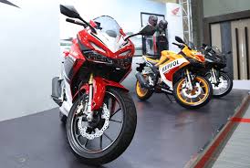 Honda cbr 150 2021 phiên bản abs không có sự khác biệt nhiều về tổng thể thiết kế so với phiên bản đời trước, mà chỉ được nâng cấp hệ thống phanh abs. V2urui5odznssm