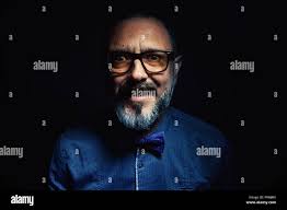 Mann mittleren alters mit bart und brille -Fotos und -Bildmaterial in hoher  Auflösung