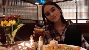 Greta menyatakan asam lambung laura kambuh karena . Selebgram Laura Anna Meninggal Dunia Begini Perjuangannya Lawan Spinal Cord Injury