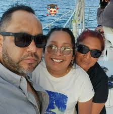 Le regalan outfit al sorongo