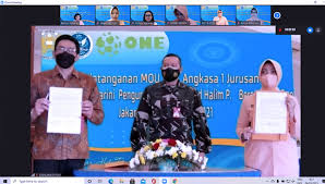 Smk ini merupakan sekolah di bawah naungan yayasan ardhya garini (yasarini). Smk Angkasa 1 Gandeng Pt One Tingkatkan Kualitas Sdm Times Indonesia