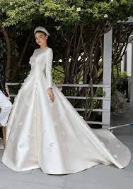 All'inizio di ottobre 2015, il marchio ha annunciato demna gvasalia come nuovo direttore creativo. Abiti Da Sposa Di Alta Moda 2019 A Parigi I Grandi Stilisti Scelgono Il Bianco