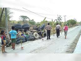 #potret #desatertinggal pinarak bojonegoro cover desa napis kec.tambakrejo kab.bojonegoro. Sebuah Tiang Listrik Pln Di Purwosari Bojonegoro Patah Tertimpa Truk Molen Yang Terguling Beritabojonegoro Com