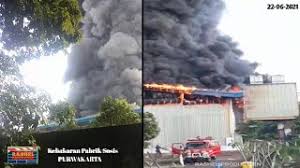 Maybe you would like to learn more about one of these? Kebakaran Dahsyat Pabrik Sosis Ddfi Cempaka Purwakarta Youtube